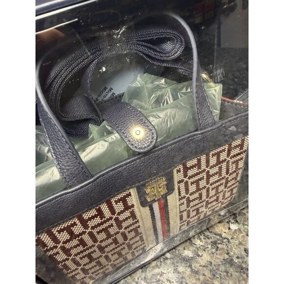 Tommy Hilfiger 2-Piece Tote Bag & Coin Purse Gift Set Navy/Red New in Box - Picture 6 of 11